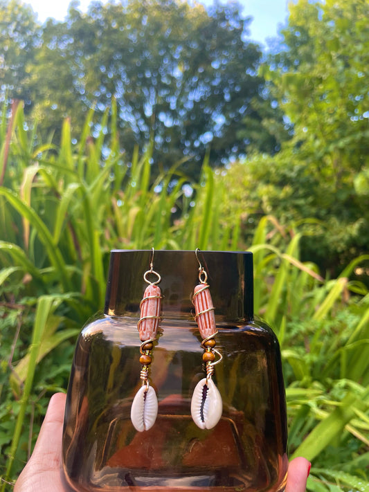 Cozy Brown Cowrie earrings